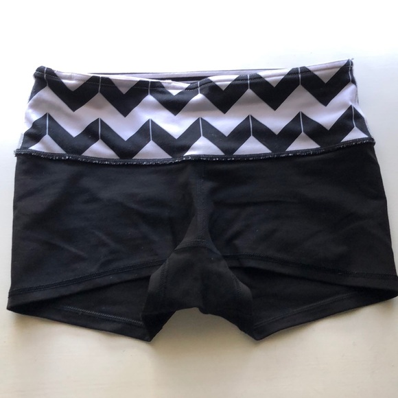 Réversible lululemon shorts - Picture 2 of 4